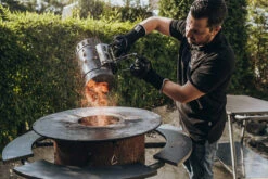 MOESTA-BBQ Grillhandschuhe (L/XL) 9 MOESTA-BBQ Grillhandschuhe (L/XL) -Cafiro Geschaft Bandit20Grillgloves Anwendung 1200x800x72dpi 892