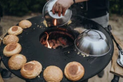 MOESTA-BBQ Burger Cover – Schmelzabdeckung Für Feuerplatte (2er Set) -Cafiro Geschaft BurgerCover20XL Anwendung 1200x800x72dpi 740