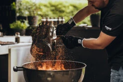 MOESTA-BBQ Grillhandschuhe (L/XL) 6 MOESTA-BBQ Grillhandschuhe (L/XL) -Cafiro Geschaft GrillGloves20AZK Anwendung 1200x800x72dpi 091