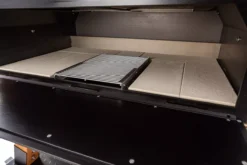 Der Merklinger 1200 Holzofen Standard -Cafiro Geschaft merklinger holzbackofen grill pizzaofen brotbackofen 1200 vorne tuere auf zoom 2 jpg