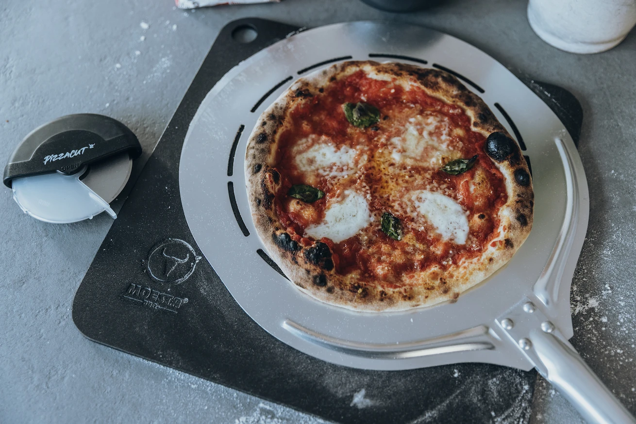 MOESTA-BBQ Pizzaschieber gelocht MOESTA-BBQ Pizzaschieber Gelocht -Cafiro Geschaft